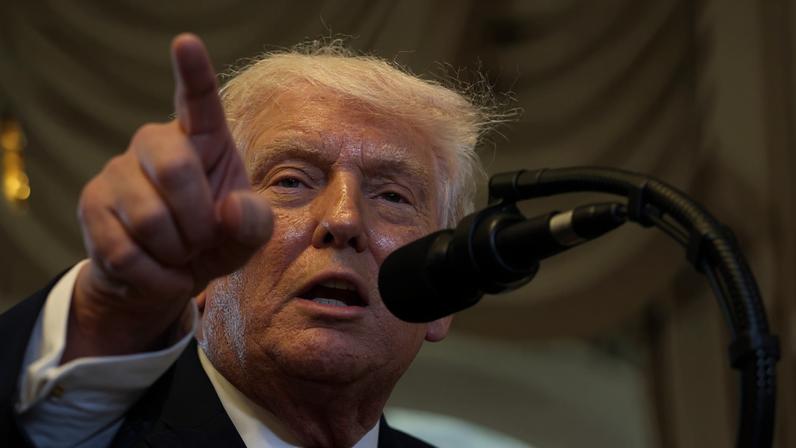 U.S. President Donald Trump speaks at a ceremony in Palm Beach, Florida, U.S., January 16, 2026. REUTERS/Kevin Lamarque