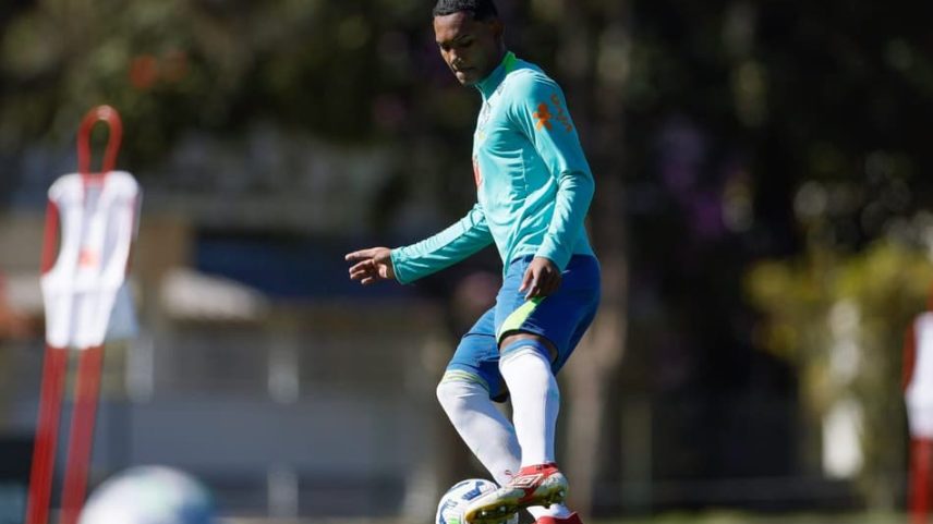 Raykkonen em passagem pela seleção sub 17 no ano passado (Foto: Rafael Ribeiro/CBF)