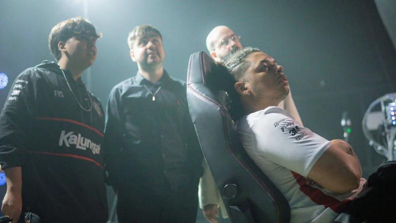 CBLOL 2026: “Ajudaria muito contra a LOUD”, brinca FNB e Tockers sobre possibilidade do Coach Comms no Brasil