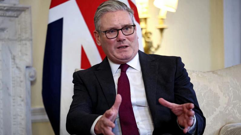 Britain's Prime Minister Keir Starmer gestures while speaking with United Nations Secretary-General Antonio Guterres inside 10 Downing Street in central London, Britain, January 16, 2026. HENRY NICHOLLS/Pool via REUTERS