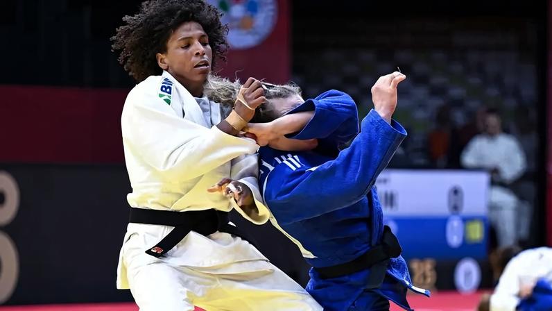 Rafaela Silva nas quartas de final no Grand Slam de Abu Dhabi (Foto: IJF)