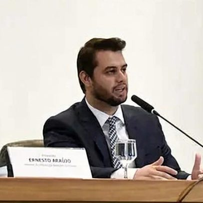 Advogados de Filipe Martins registram acessos ao LinkedIn para contestar prisão