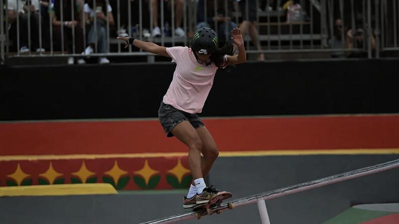 Rayssa Leal faz manobra durante o STU Pro Tour do Rio (Foto: Alexandre Brum/Agencia Enquadrar/Gazeta Press)