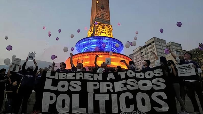 Protesta por la de presos políticos, en Caracas, el 14 de abril de 2025.
