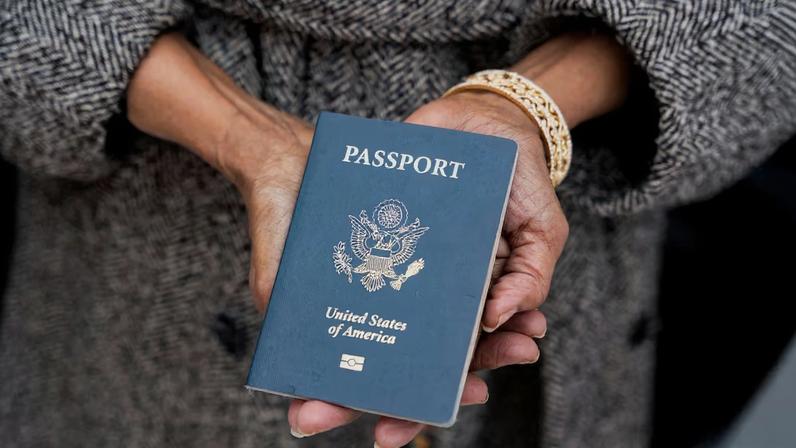 EUA buscam revogar cidadania de naturalizados condenados por fraude, diz Trump