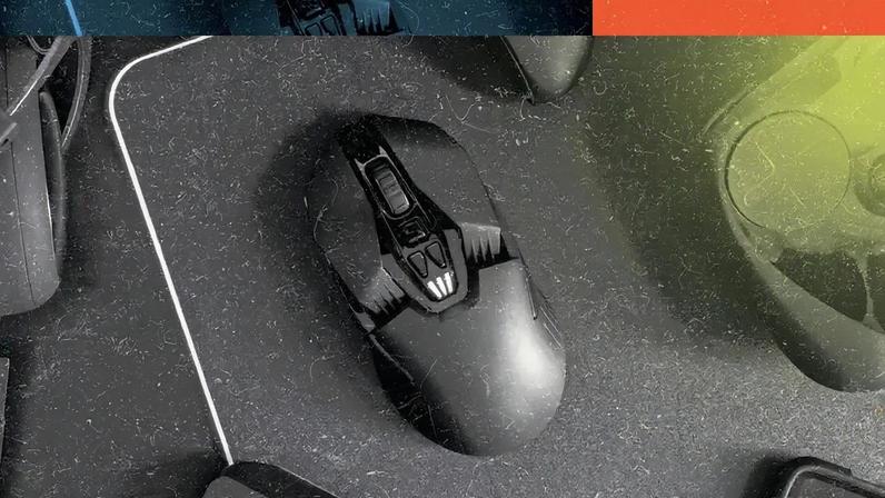 Imagem, vista de cima, de um mouse preto.