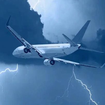 O que acontece quando um avião é atingido por raio
