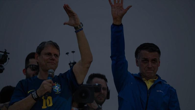 Tarcísio de Freitas e Jair Bolsonaro em ato em São Paulo, em 29 de junho de 2025. Foto: Miguel Schincariol/AFP