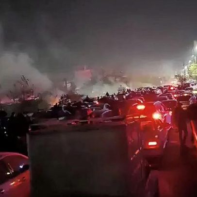 Trump avalia resposta dura à repressão iraniana; Teerã convoca negociação