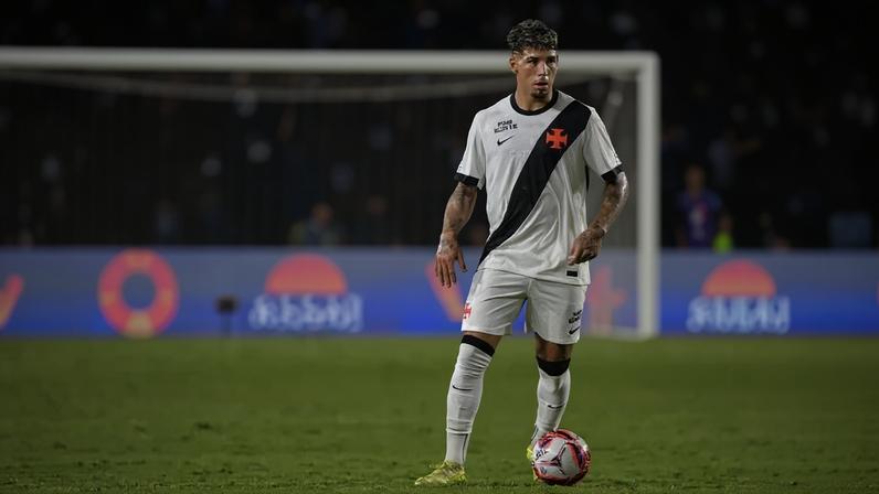 Saldivia durante estreia pelo Vasco diante do Nova Iguaçu (Foto: Thiago Ribeiro/Gazeta Press/AGIF)