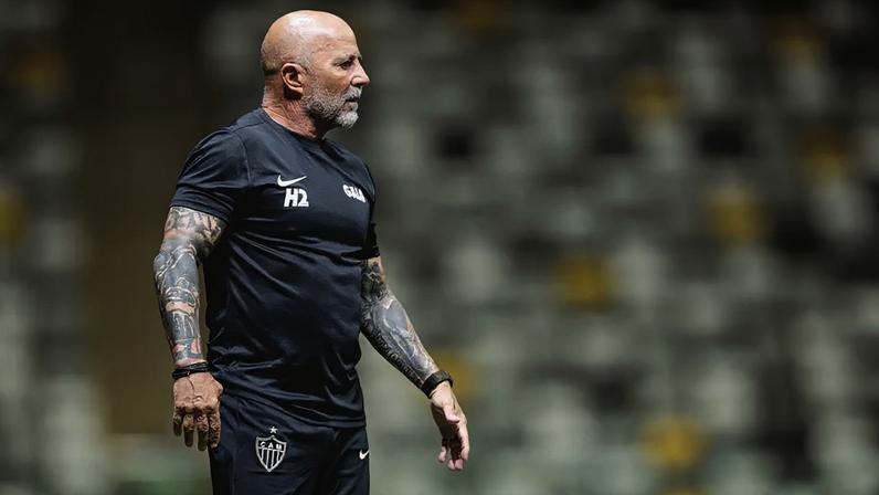 Sampaoli comandando o Atlético (Foto: Pedro Souza / Atlético)