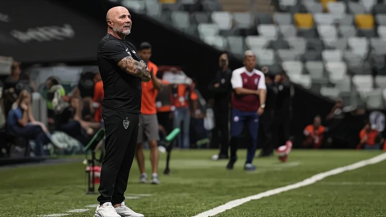 Sampaoli em Atlético e Betim (Foto: Gilson Lobo / GazetaPress)