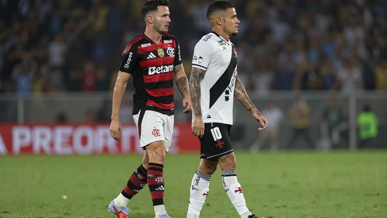 Flamengo e Vasco se enfrentam neste domingo as 17h30, pela 24ª rodada do Campeonato Brasileiro. (Foto: Matheus Sanches/MyPhoto Press/Gazeta Press)