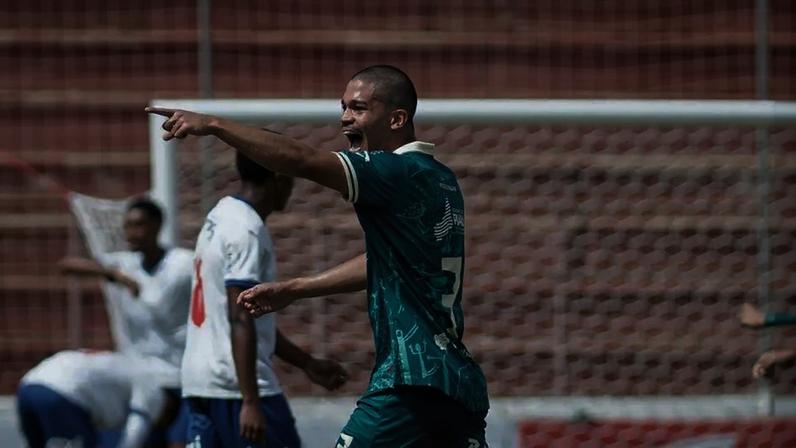 Vinicius comemora gol do Atlético-PI contra o Bahia (Foto: divulgação / Atlético-PI)