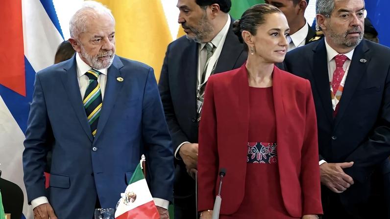 Lula e Claudia Sheinbaum na cúpula da Celac, em Honduras, em 9 de abril de 2025. Foto: Stringer/AFP