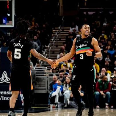 Spurs aprovam trocas de jogadores na NBA