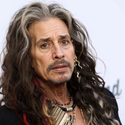 Acusadora de Steven Tyler pode prosseguir apenas com acusações de abuso sexual na Califórnia