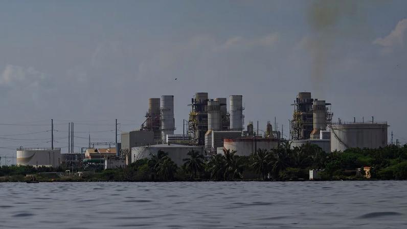 Refinaria na Venezuela: governo Trump enfrenta um caminho difícil para atrair grandes produtores de petróleo de volta ao país após a captura de Maduro.