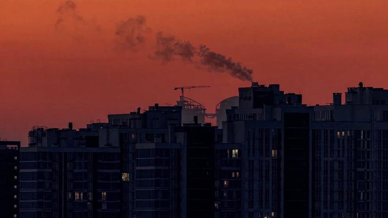Water vapour rises from residential buildings' autonomous heating systems during a power blackout and freezing temperatures, after critical civil infrastructure was hit by recent Russian missile and drone attacks, amid Russia's attack on Ukraine, in Kyiv, Ukraine January 19, 2026. REUTERS/Vladyslav Sodel/File Photo