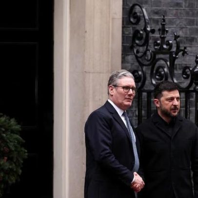 Starmer dialogou com Zelenskiy nesta terça à tarde