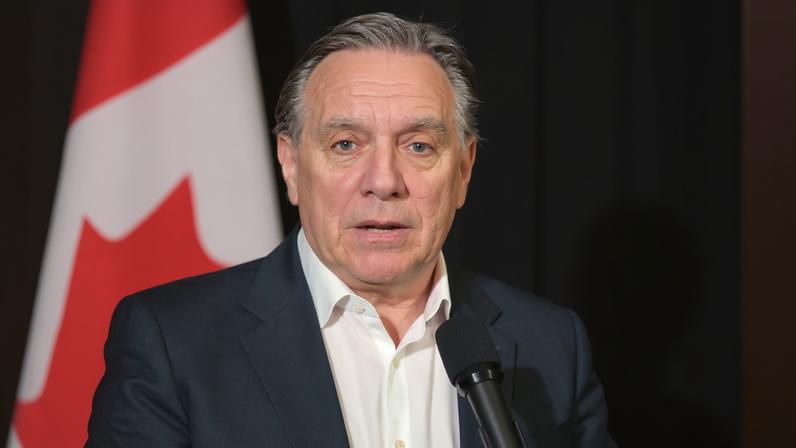 Premier do Quebec anuncia renúncia