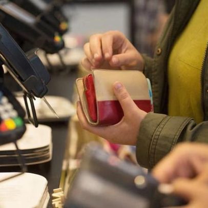 Juros do cartão de crédito sobem nos EUA; Trump propõe limite de 10%
