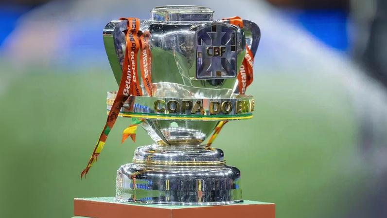 Taça trofeu da Copa do Brasil (Foto: Jhony Inacio/Agencia Enquadrar/Gazeta Press)