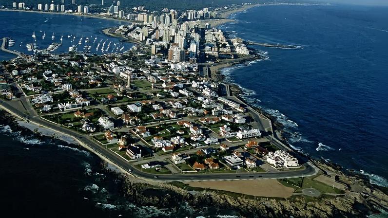Hoje, na península de Punta del Este,não há mais espaços comerciais disponíveis