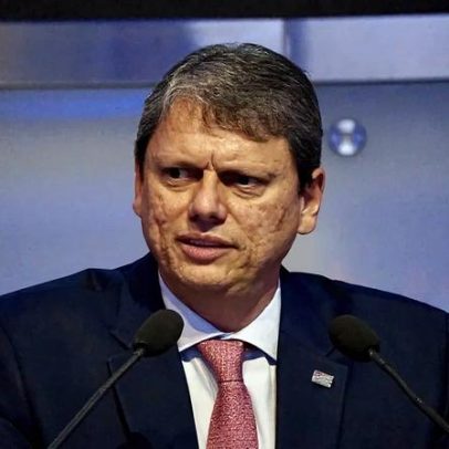Tarcísio diz que apoiará Flávio Bolsonaro em 2026