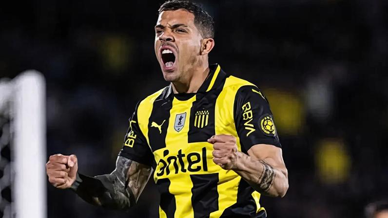 Terans em ação pelo Peñarol (Foto: Divulgação)