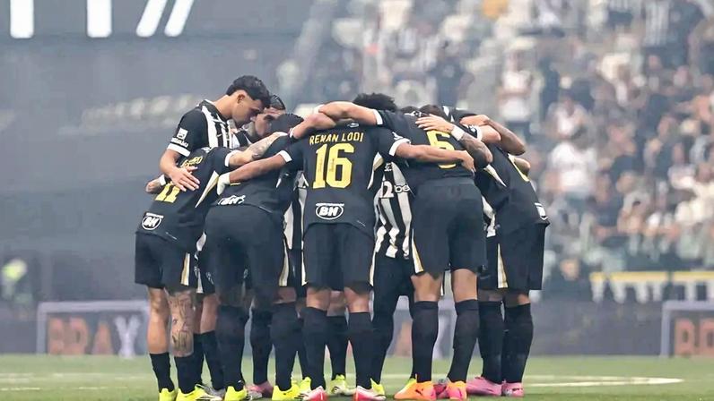 Atlético no clássico contra o Cruzeiro (Foto: Gilson Lobo / GazetaPress)