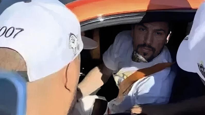 Torcedores discutem com Lyanco na porta da CIdade do Galo