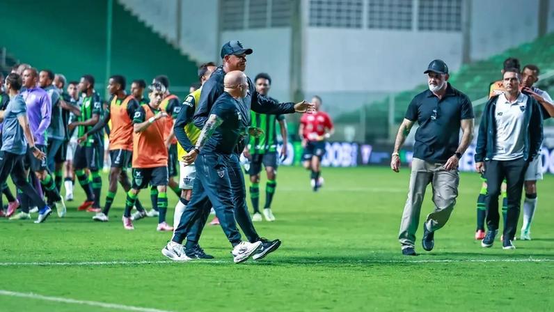Tumulto em América e Atlético (Foto: Luan Martins / GazetaPress)