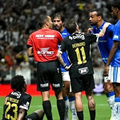 Lance polêmico revolta jogadores do Atlético-MG no clássico com o Cruzeiro