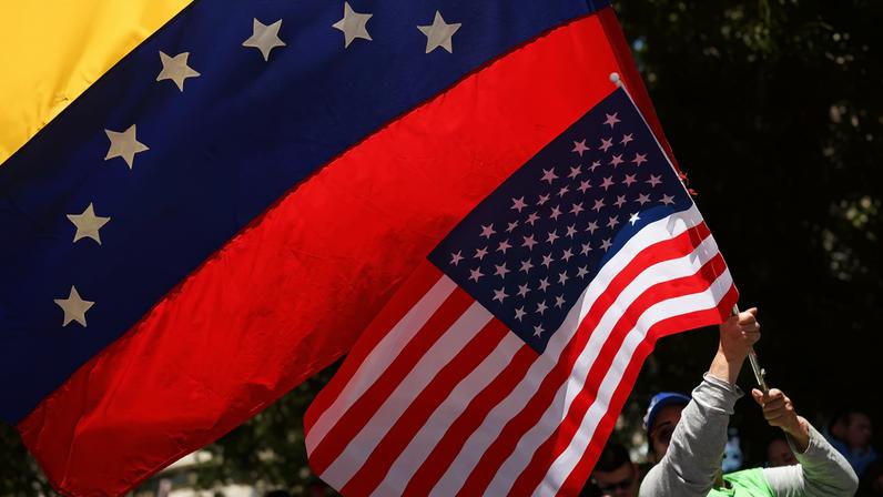 EUA apreendem navio-tanque ligado à Venezuela antes de encontro Trump-Machado