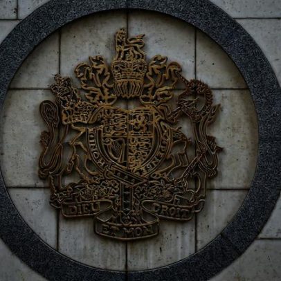 Reino Unido avalia resposta após expulsão de diplomata britânico pela Rússia