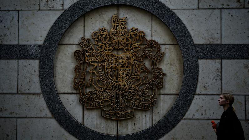 Reino Unido avalia resposta após expulsão de diplomata britânico pela Rússia