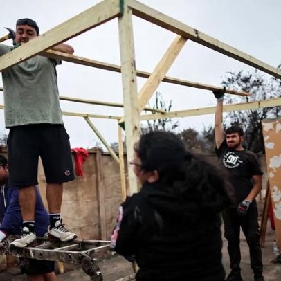 Comunidades chilenas devastadas por incêndios se unem ante críticas à resposta do governo