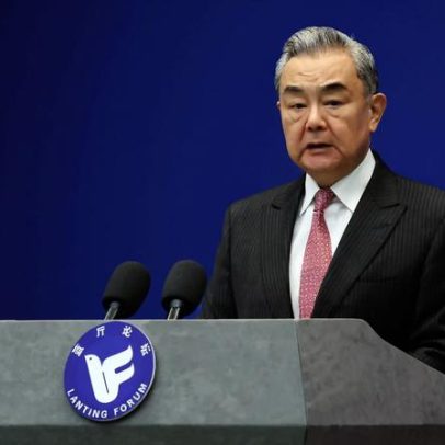 Diplomata-chefe da China parte para pontos estratégicos na África