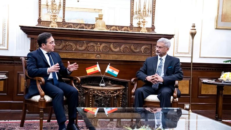 Spain's Foreign Minister Jose Manuel Albares speaks with India's Foreign Minister Subrahmanyam Jaishankar during a visit to New Delhi, India, January 21, 2026. Spain's Foreign Ministry/Handout via REUTERS