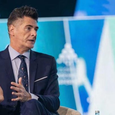 Superar medo da IA depende de qualificação e habilidades humanas, diz Coursera