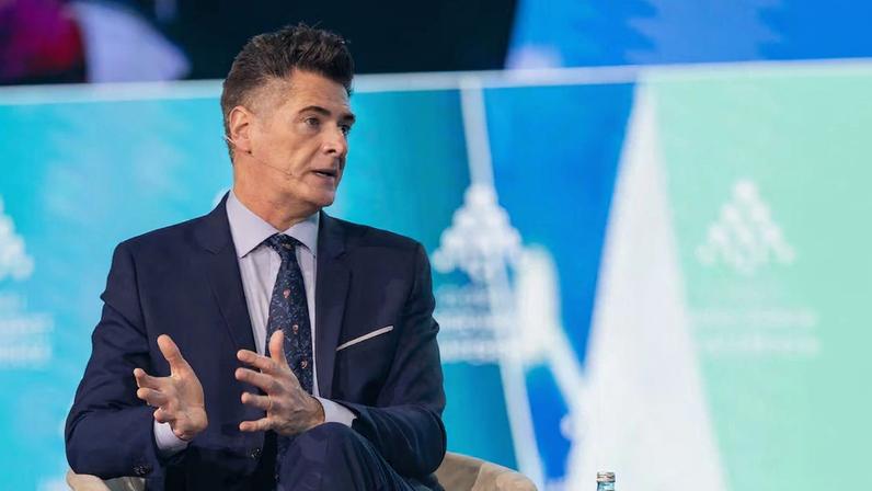 Superar medo da IA depende de qualificação e habilidades humanas, diz Coursera