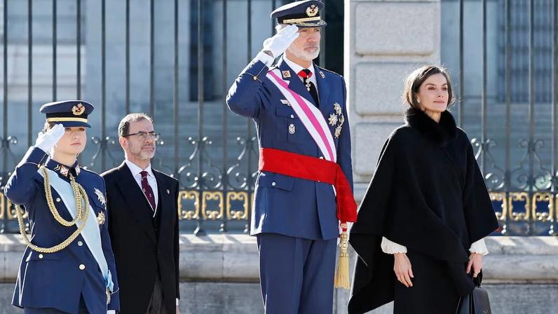 La Princesa, los Reyes, la ministra de Defensa, Margarita Robles y el ministro de Interior, Fernando Grande Marlaska, durante la Pascua Militar, en el Palacio Real.