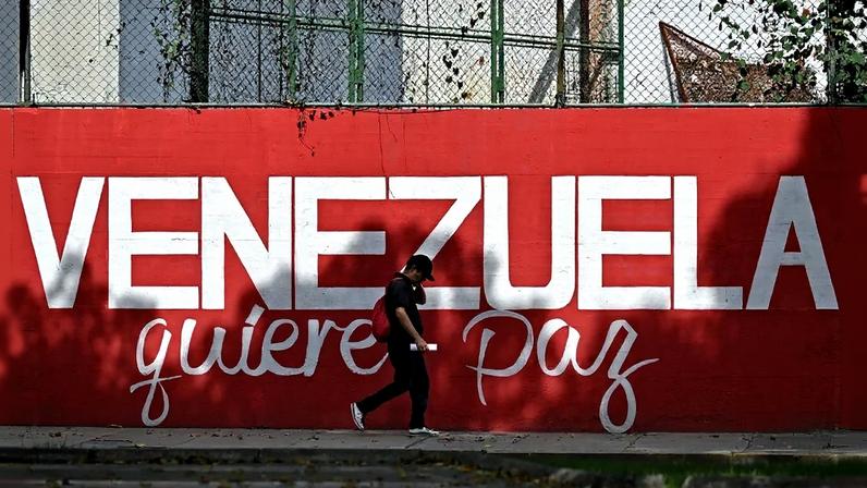 'A Venezuela quer paz', diz mensagem em muro em Caracas, em 7 de janeiro de 2026. Foto: Juan Barreto/AFP