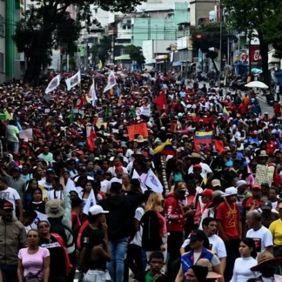 Milhares protestam em Caracas pela libertação de Maduro