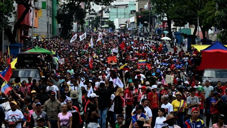 Milhares protestam em Caracas pela libertação de Maduro
