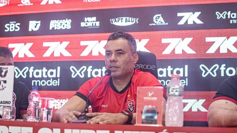 Jair Ventura é apresentado pelo Vitória (Foto: Victor Ferreira / EC Vitória)