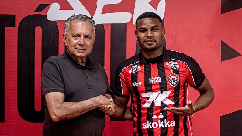Nathan Mendes, do Bragantino, é anunciado como novo reforço do Vitória (Foto: Victor Ferreira / EC Vitória)