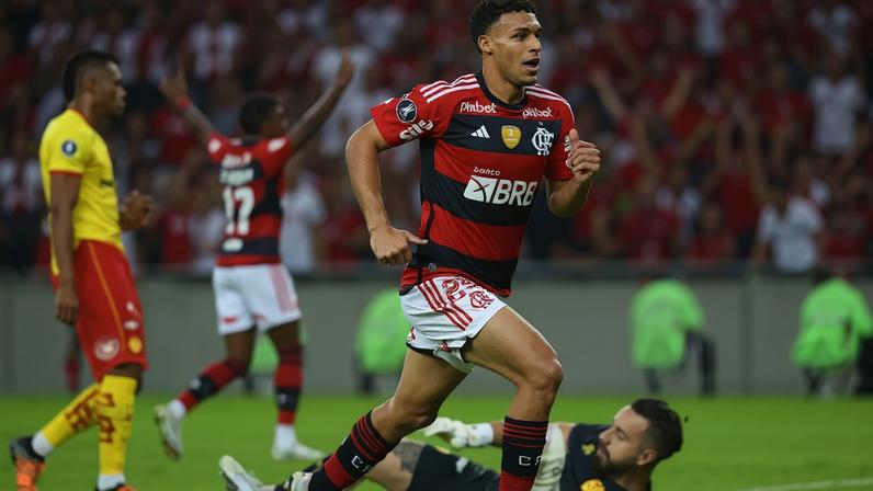 Vitor Hugo atuando pelo Flamengo (Foto: Gilvan de Souza/ Flamengo)