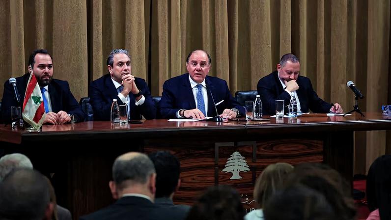 Banco Central do Líbano busca recuperar fundos desviados para reforçar liquidez